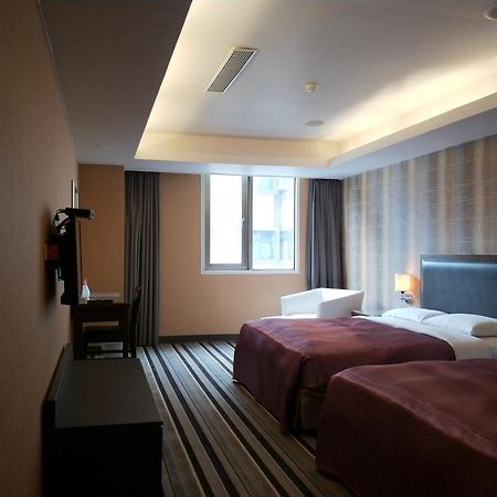 Metropolis Hotel Taoyuan Luaran gambar